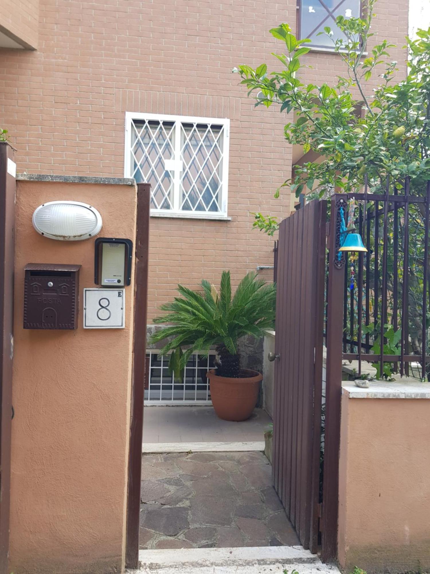 Apartment In Villino Rome